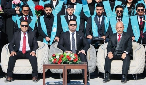 رئيس جامعة كركوك يهنئ الطلبة الخريجين