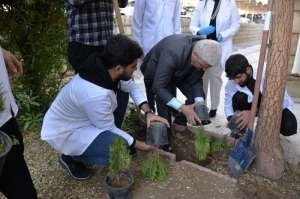 لخلق بيئة خضراء .. جامعة كركوك تواصل حملات التشجير في كلياتها